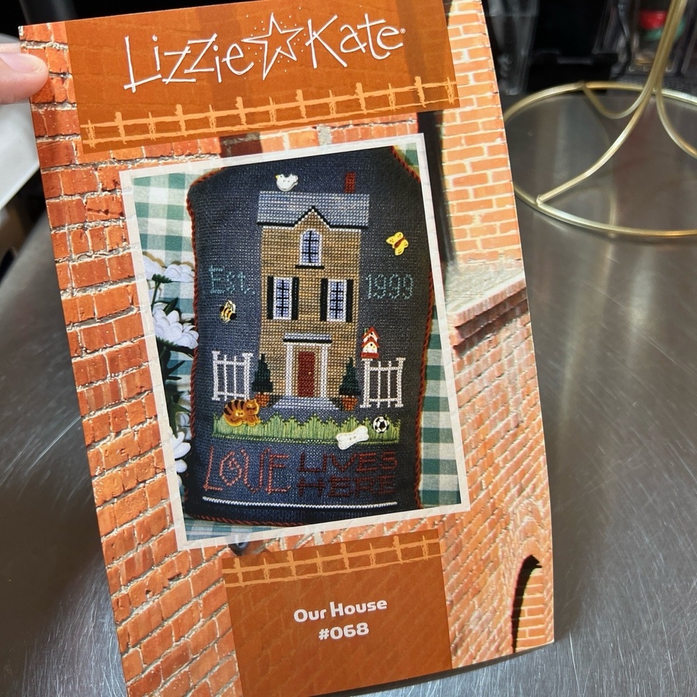 Lizzie‎ Kate Cross Stitch Pattern Our House #068 Love Lives Here OOP
